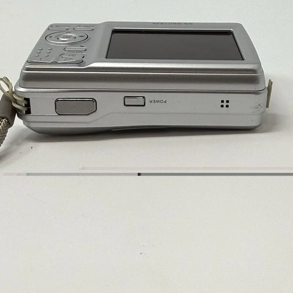 Insignia NS-DSC7S09 7.0MP Digital Camera Silver - Tested Working